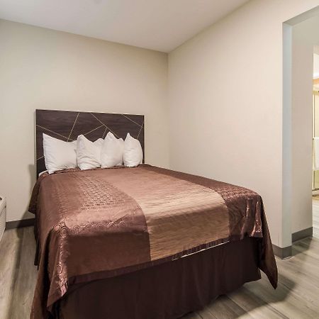 Quality Inn & Suites Dallas-Cityplace エクステリア 写真