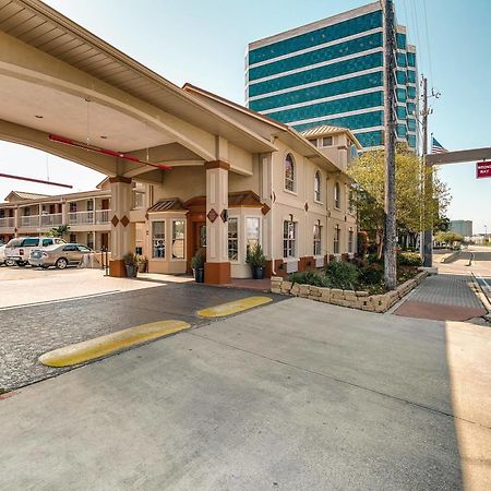 Quality Inn & Suites Dallas-Cityplace エクステリア 写真