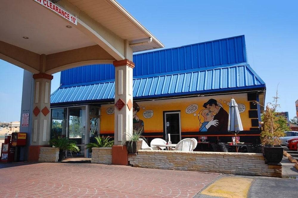 Quality Inn & Suites Dallas-Cityplace エクステリア 写真
