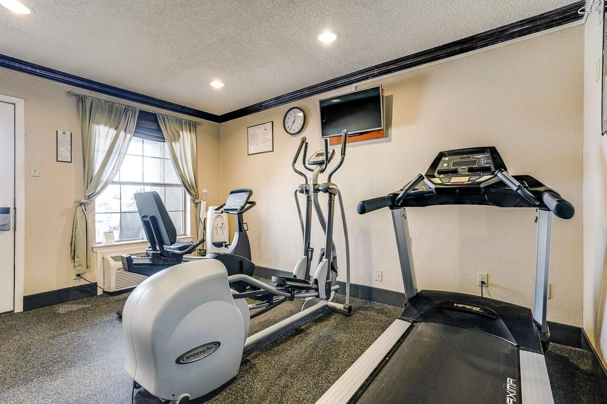 Quality Inn & Suites Dallas-Cityplace エクステリア 写真