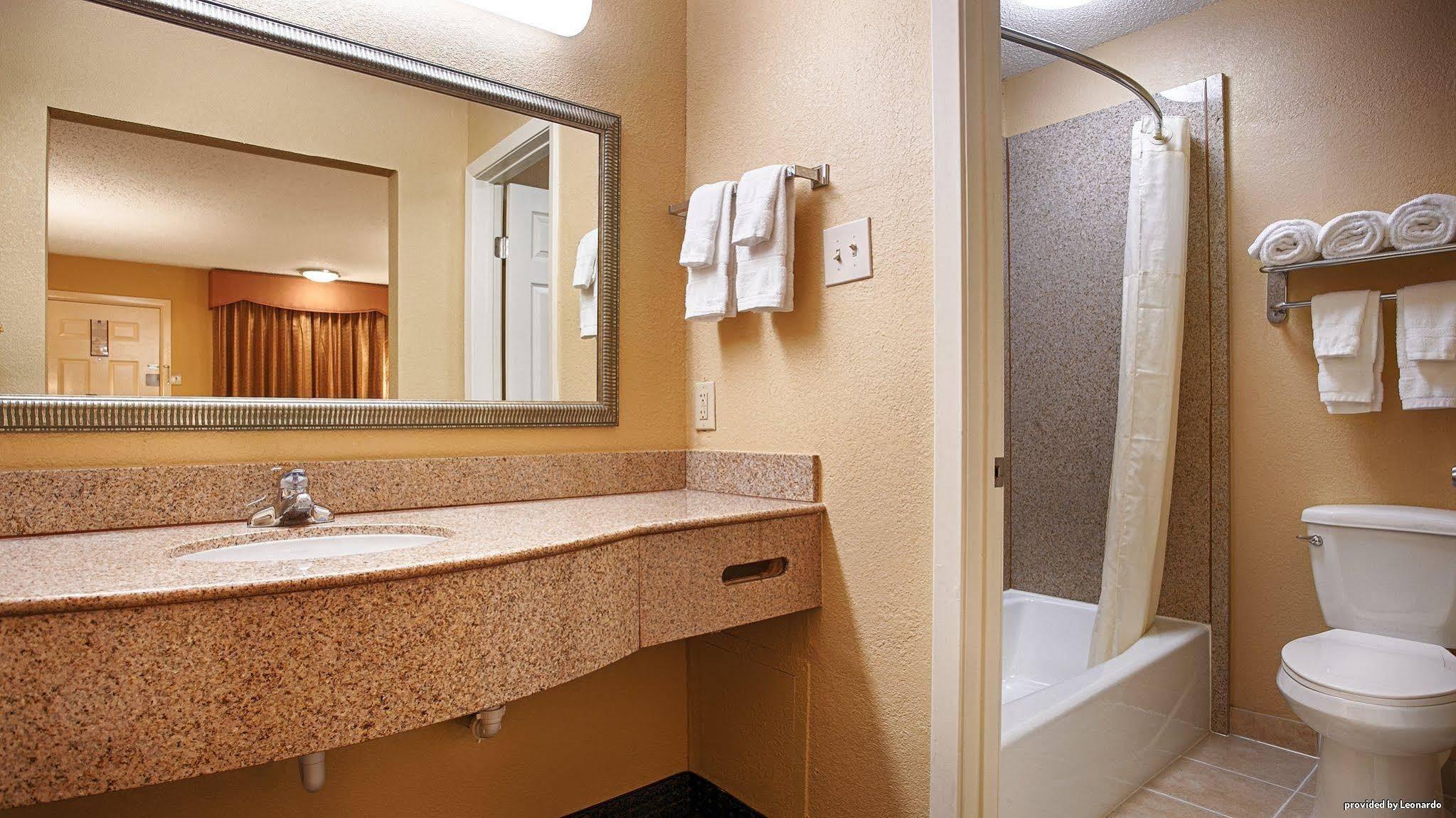 Quality Inn & Suites Dallas-Cityplace エクステリア 写真