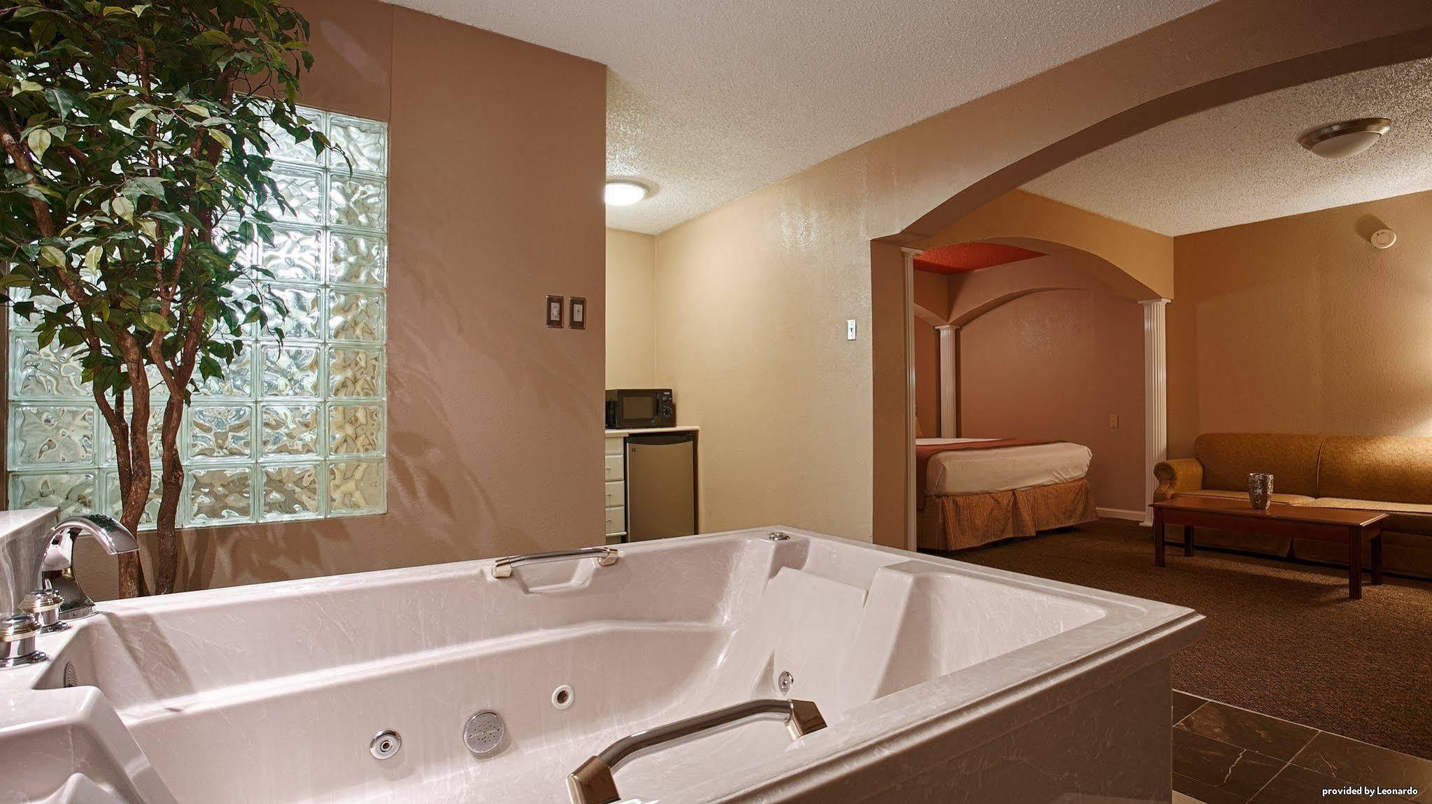 Quality Inn & Suites Dallas-Cityplace エクステリア 写真