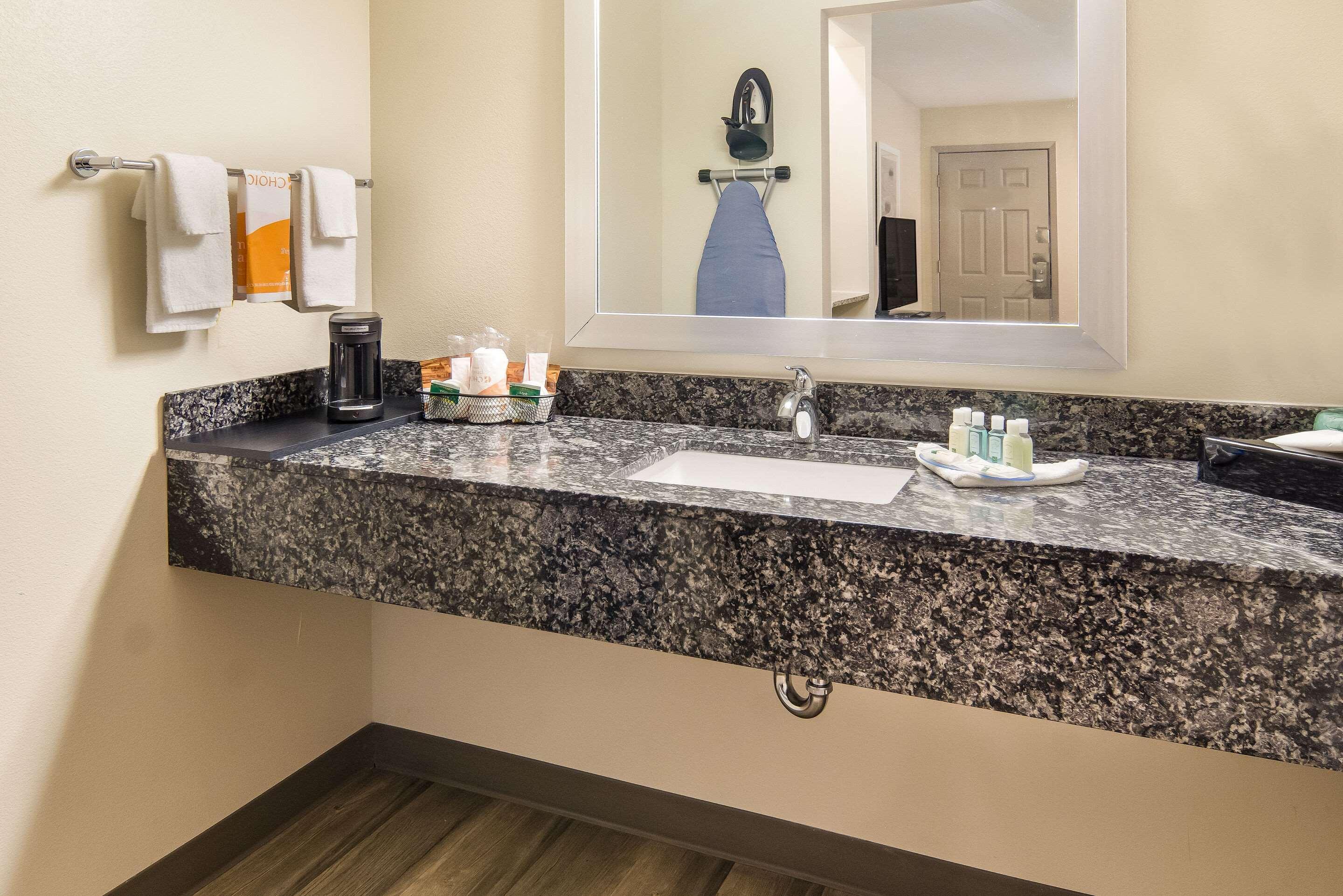 Quality Inn & Suites Dallas-Cityplace エクステリア 写真