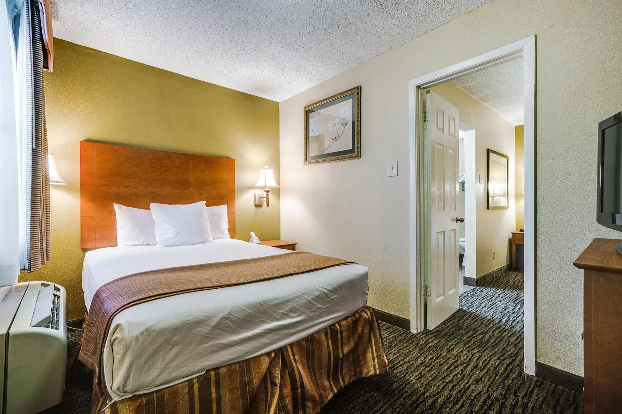Quality Inn & Suites Dallas-Cityplace エクステリア 写真
